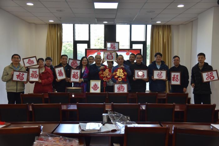 省农村饮水安全中心开展“体验剪纸艺术 弘... 省农村饮水安全中心开展“体验剪纸艺术 弘...