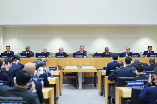 李强出席全球发展倡议高级别会议