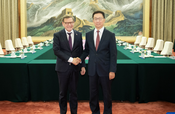 韩正会见德国外长瓦德富尔